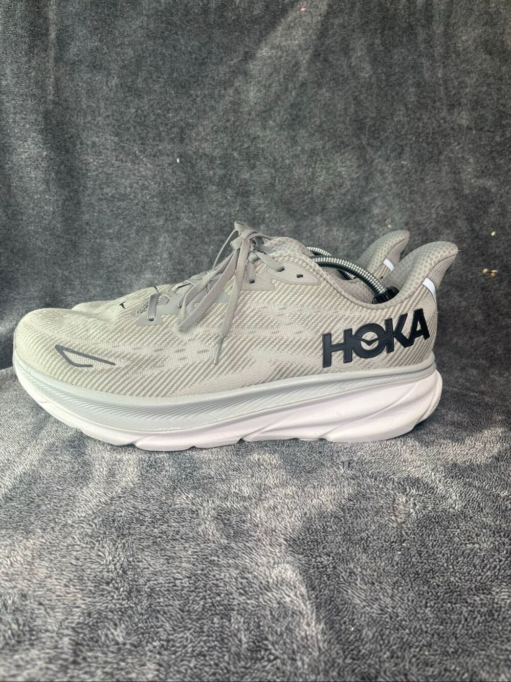 HOKA ONE ONE Clifton 9 Wide Men's Size 13 2E Gray White Sneaker 1132210 HMBC